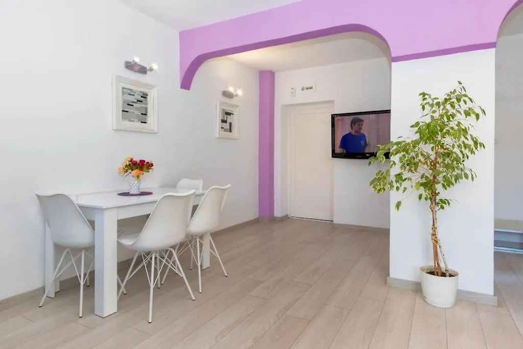 Sunny 2-Bedroom Maisonette Varna & Parking