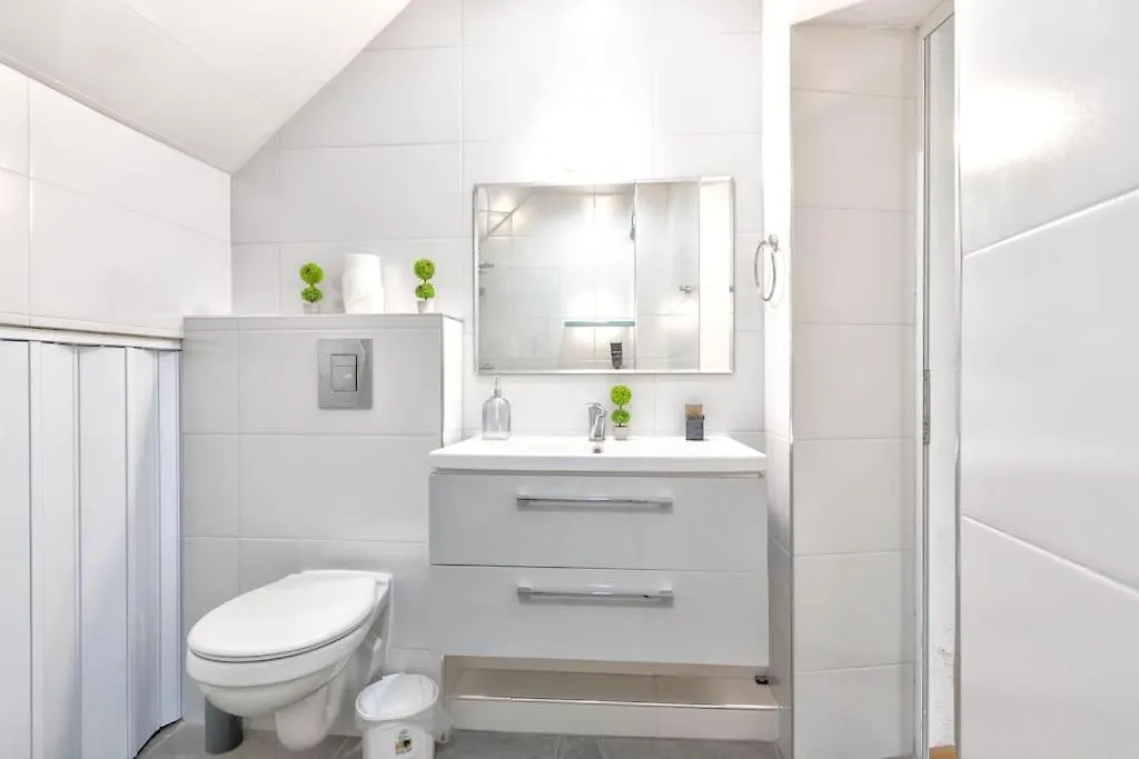 Sunny 2-Bedroom Maisonette Varna & Parking