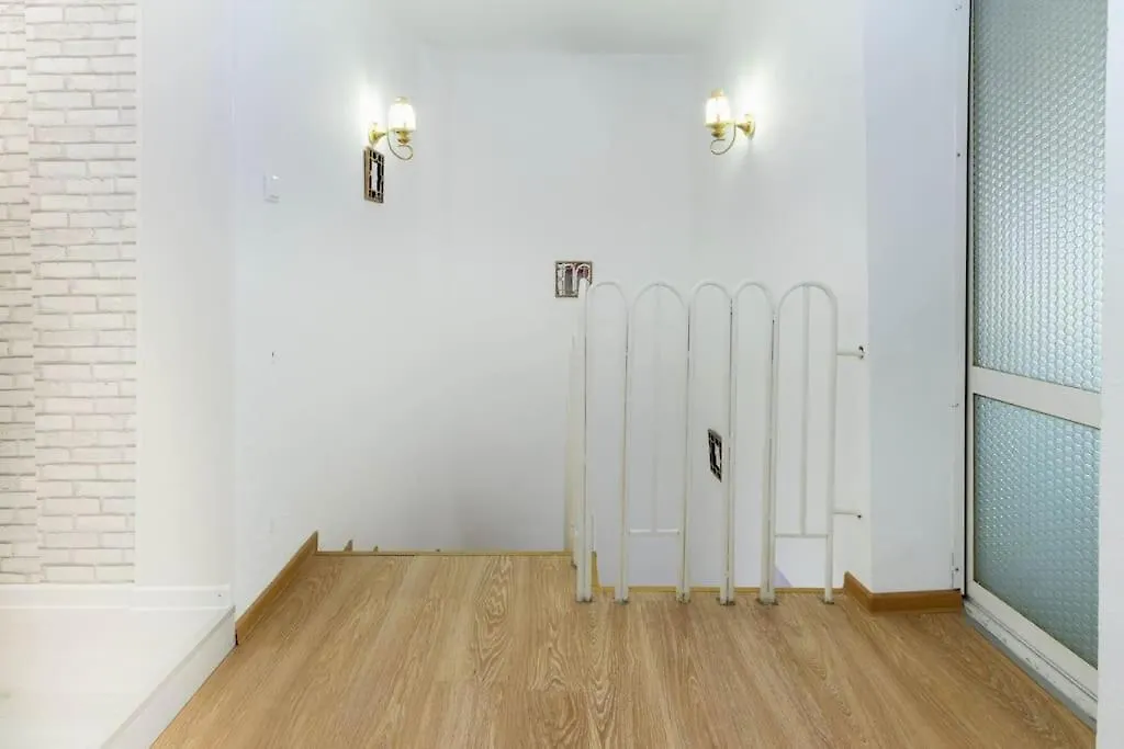 Sunny 2-Bedroom Maisonette Varna & Parking